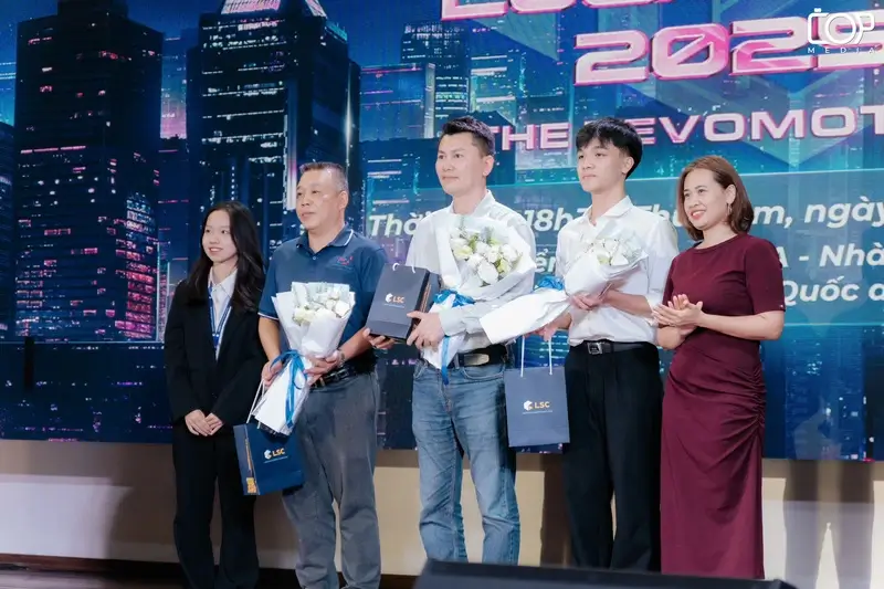 Lãnh đạo của Viện Thương mại và Kinh tế Quốc tế và các doanh nghiệp tại LogiChain