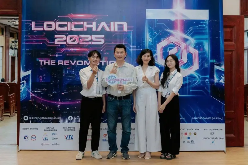 Ông Trần Thanh Phương và Bà Đỗ Thị Ngân (Giám đốc Đối ngoại ExtendMax) tại LogiChain 2025