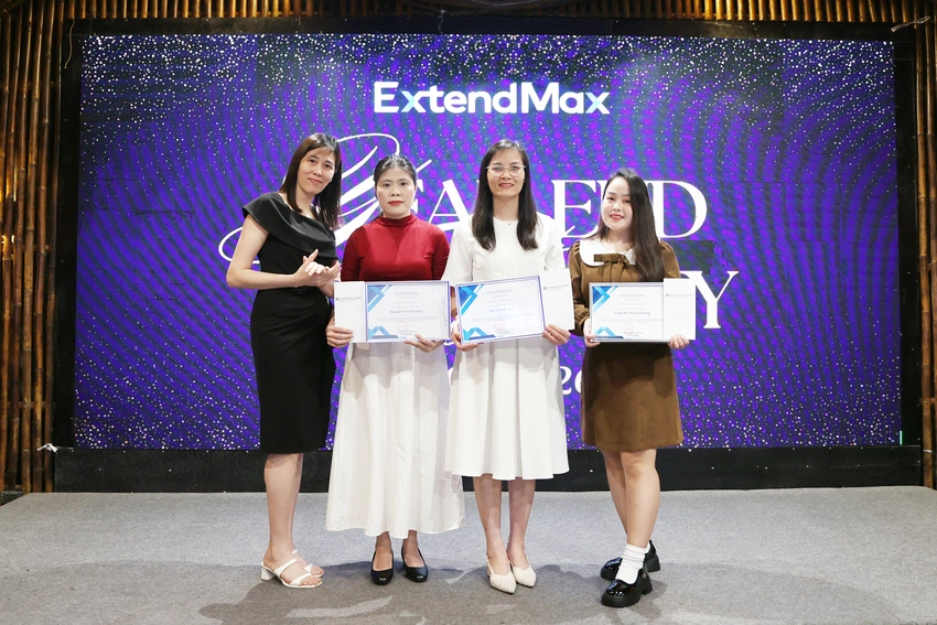 C&aacute;c th&agrave;nh vi&ecirc;n xuất sắc của ExtendMax v&agrave; Gi&aacute;m đốc Đối ngoại Đỗ Thị Ng&acirc;n